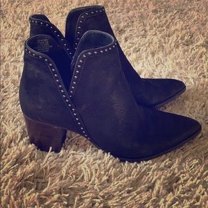 Like new Sole Society black ankle boots.